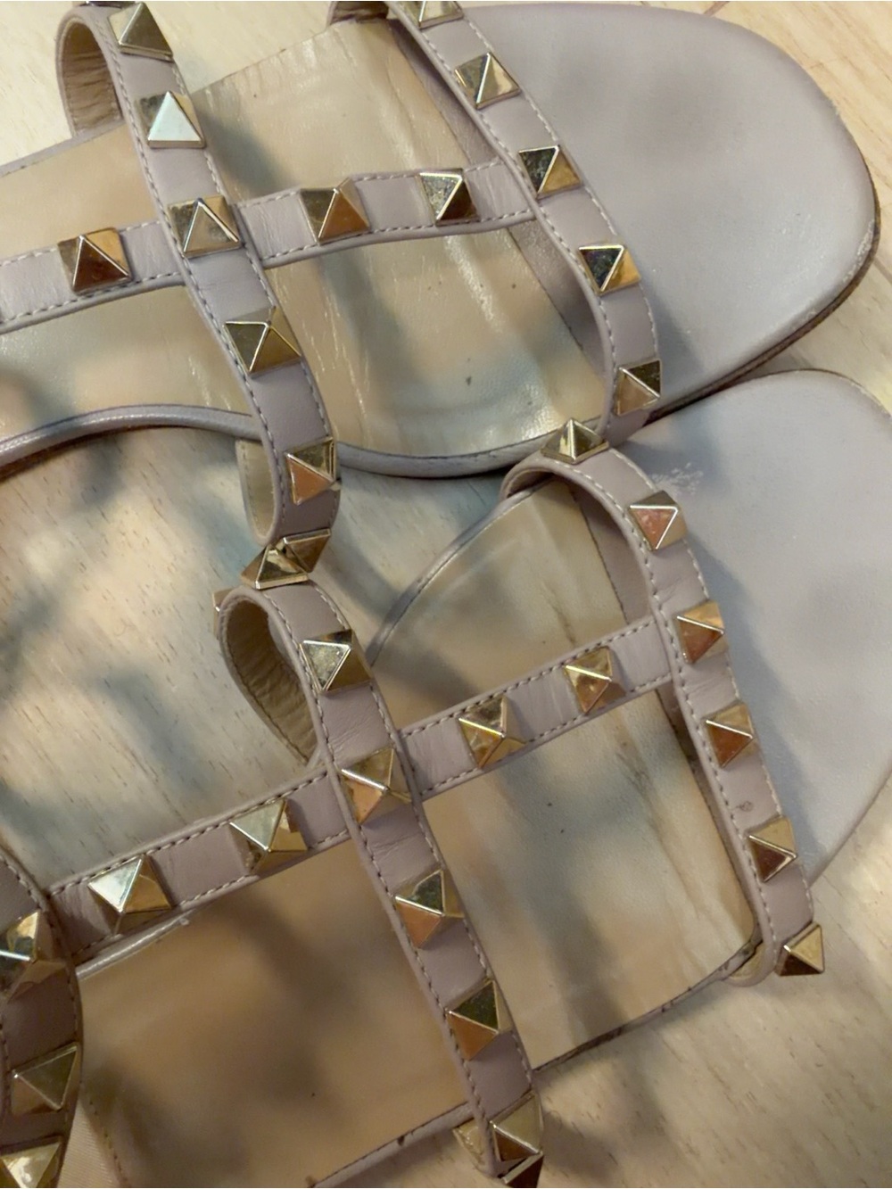 Valentino Garavani Nude Pink Rockstud T-Strap Sandals - Picture 6 of 6